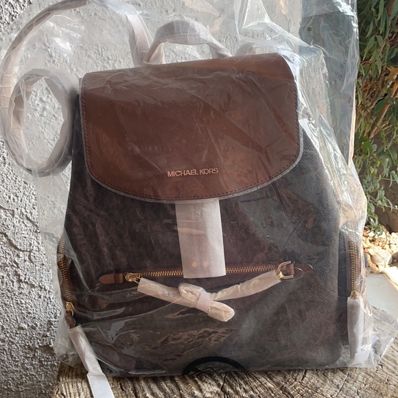 Michael Kors Abbey Large Signature Cargo Backpack - Picture 3 of 7